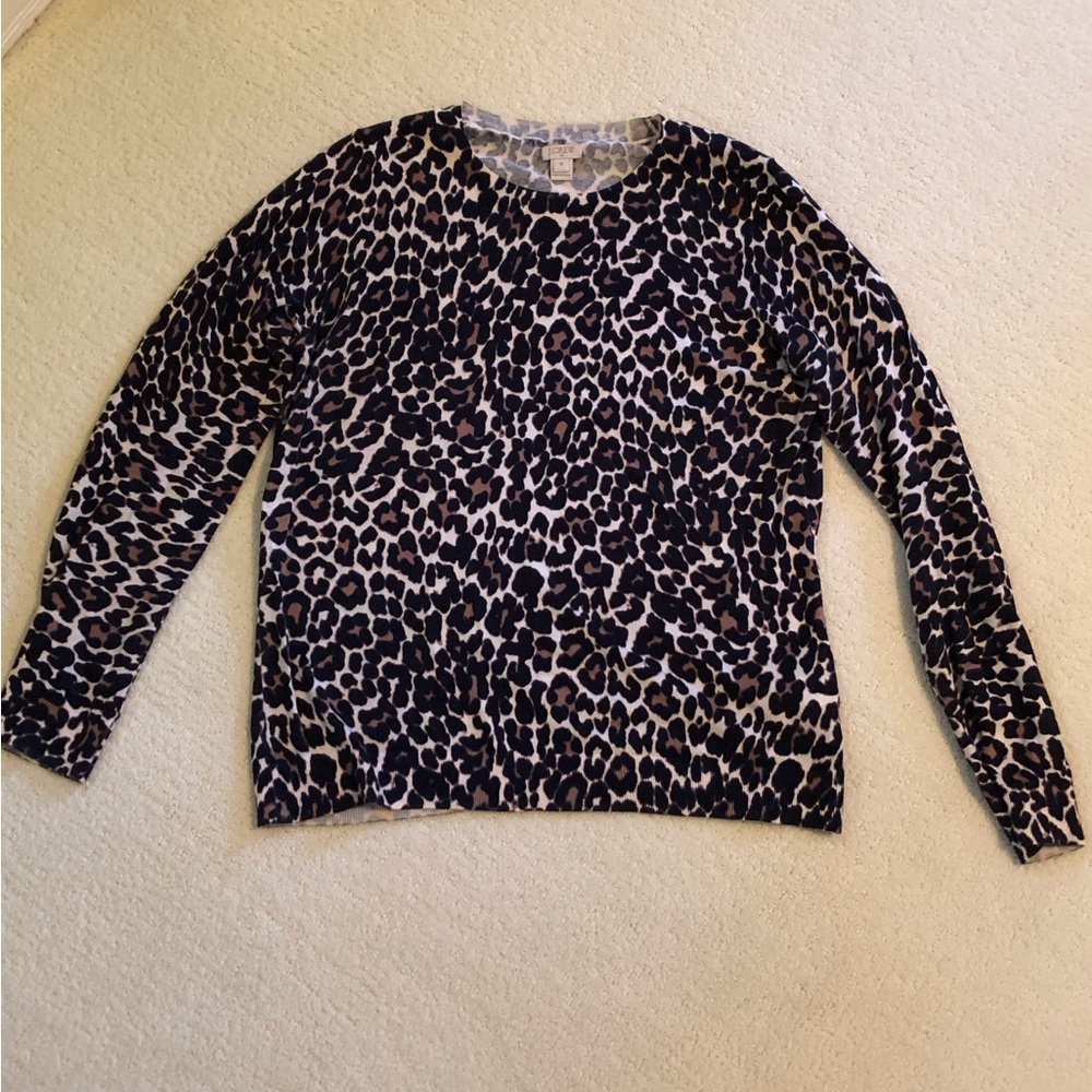 Fine-knit crewneck animal print sweater